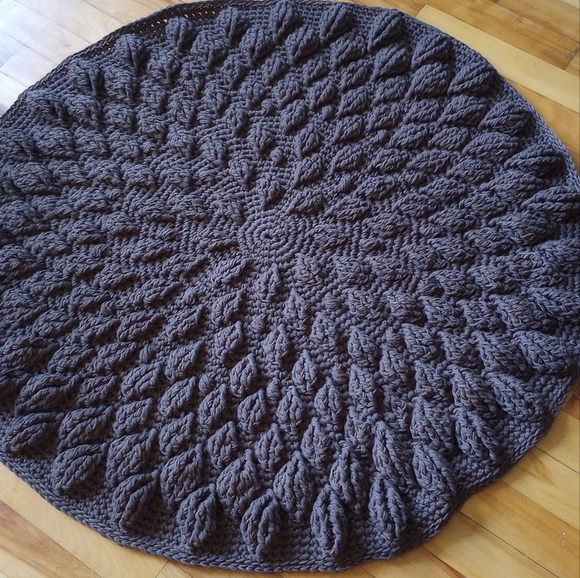 Handmade area rug - Picture 2 of 2